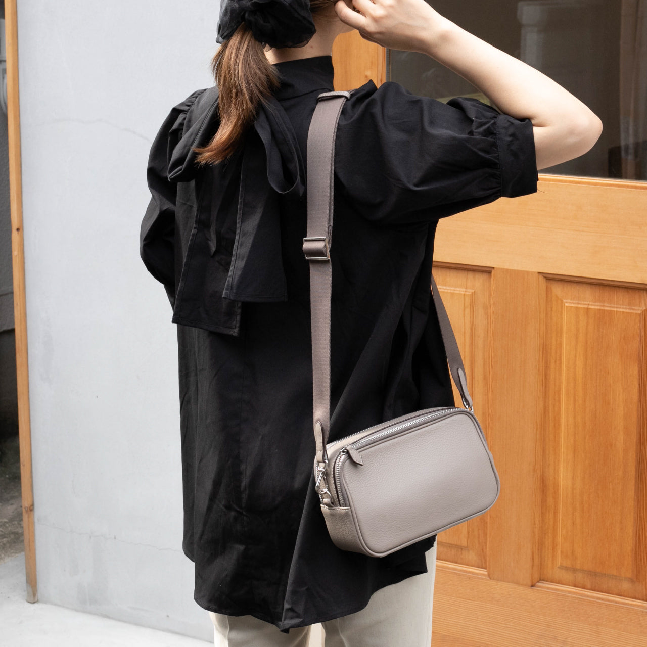 上質なソフトレザー シンプル ショルダーバッグ Tostato トスタート 本革ショルダー 大容量 牛革 ボックスバッグ イマイバッグ レザー ギフト 人気 99433